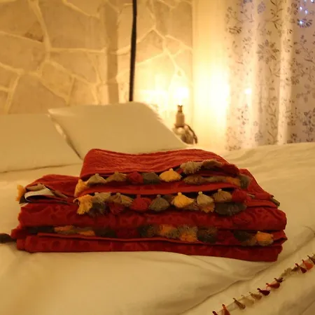 Sihirli Kitap Kahve Konuk Evi אורלה