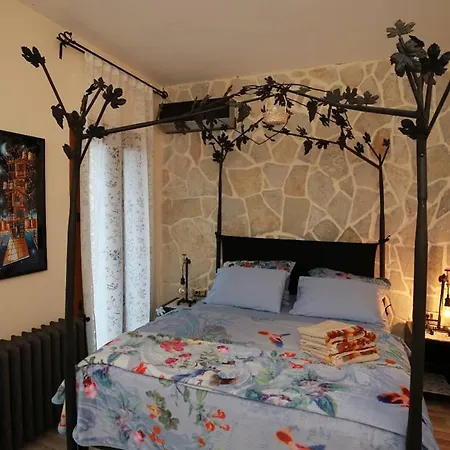 Konukevi Sihirli Ki̇tap Kahve Konuk Evi̇
