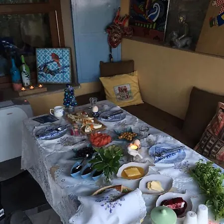 Sihirli Ki̇tap Kahve Konuk Evi̇ Konukevi 2*