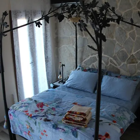 Sihirli Ki̇tap Kahve Konuk Evi̇ 2* Urla